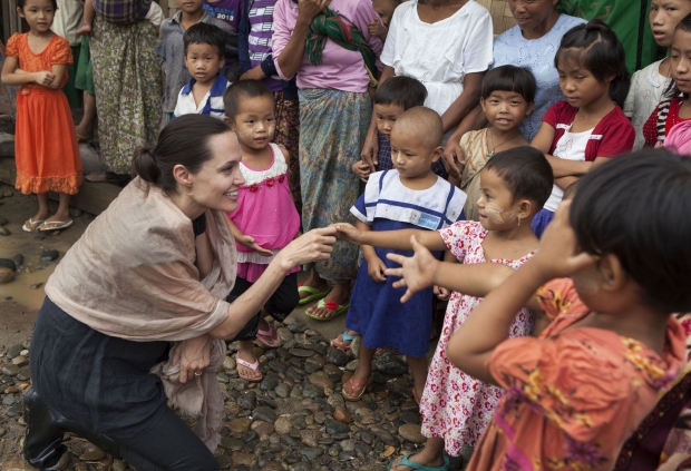 Джоли в гуманитарной миссии