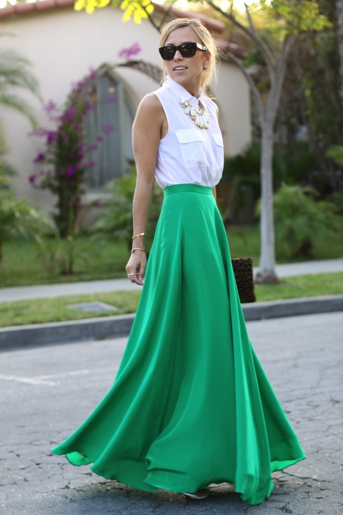 Зеленая атласная юбка с чем носить